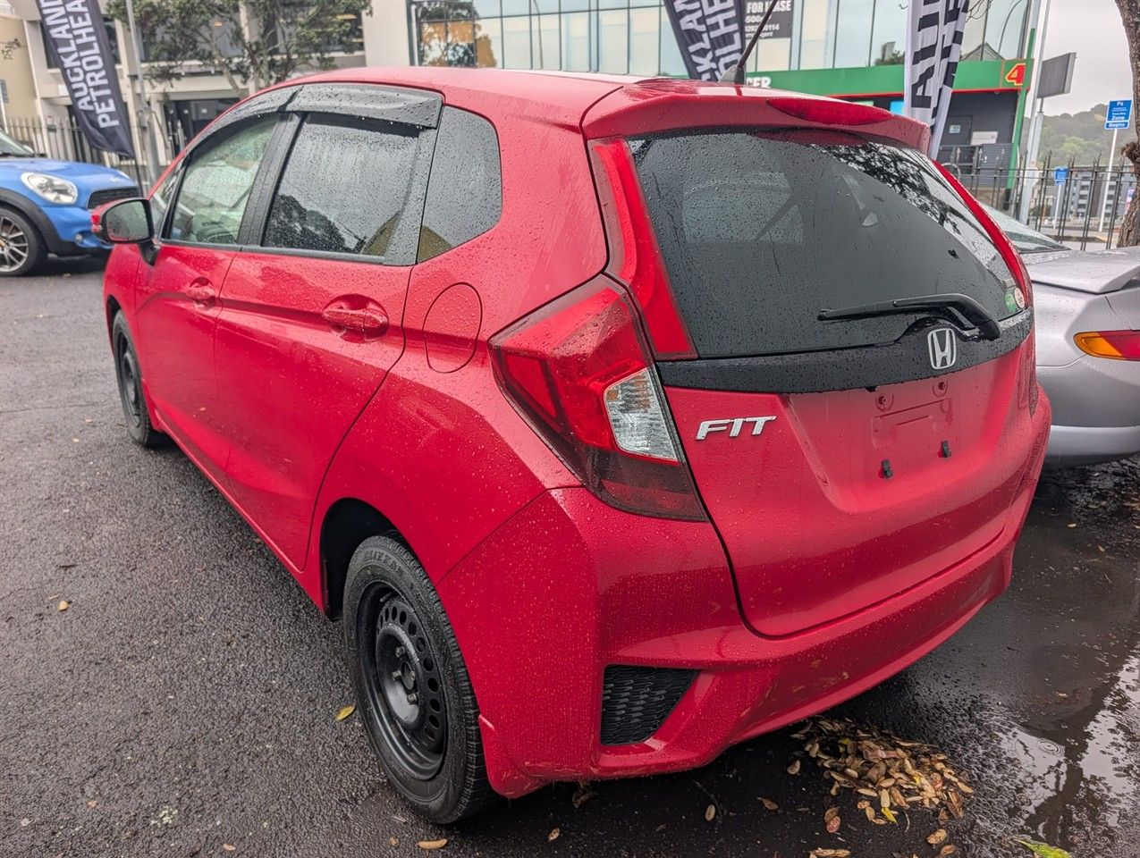 Vehicle image 4