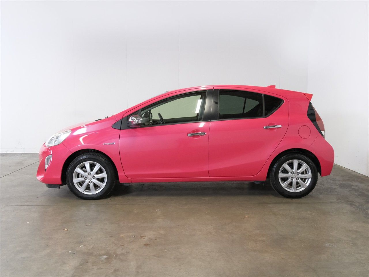 Vehicle image 5