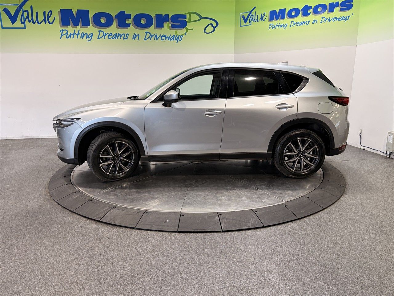 Vehicle image 4