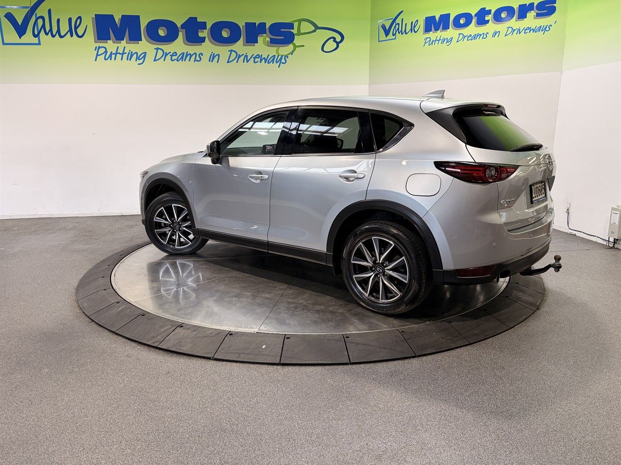 Vehicle image 5