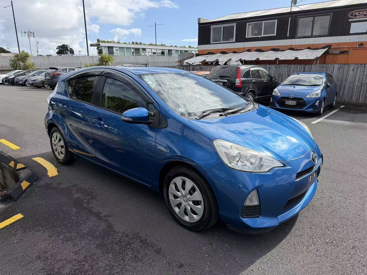 Vehicle image 3