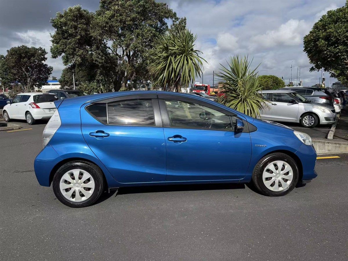 Vehicle image 4