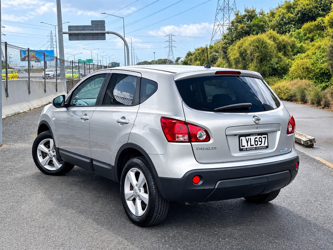 Vehicle image 3