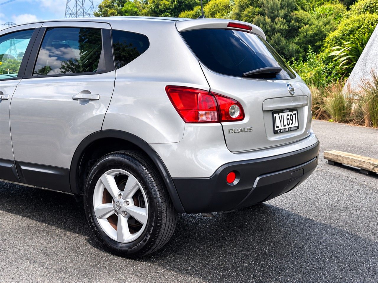 Vehicle image 4