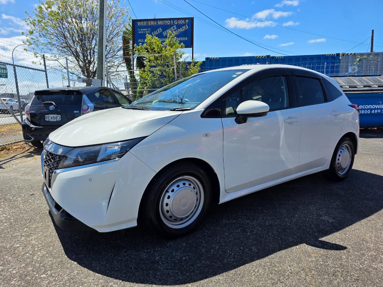 Vehicle image 4