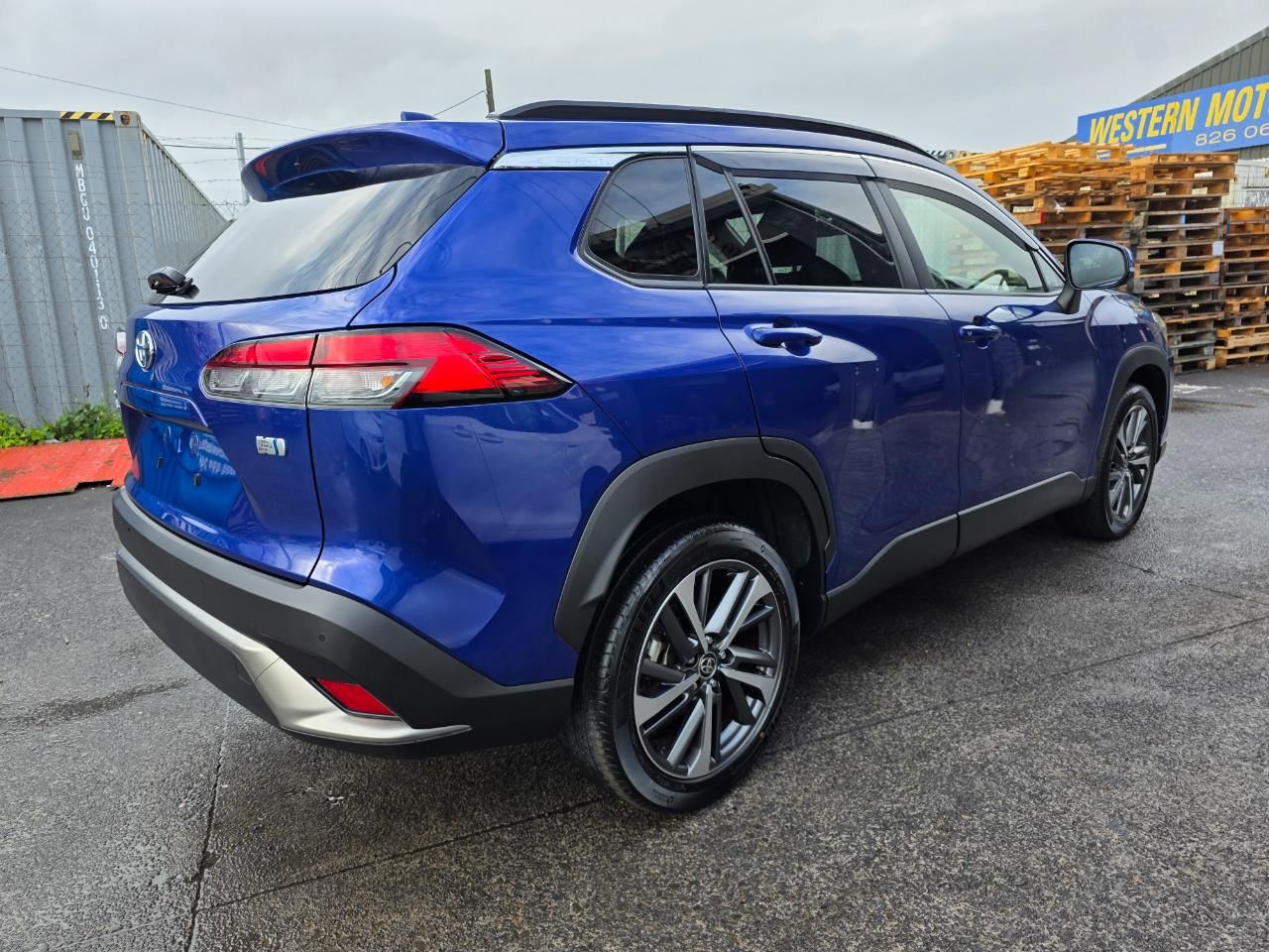 Vehicle image 5