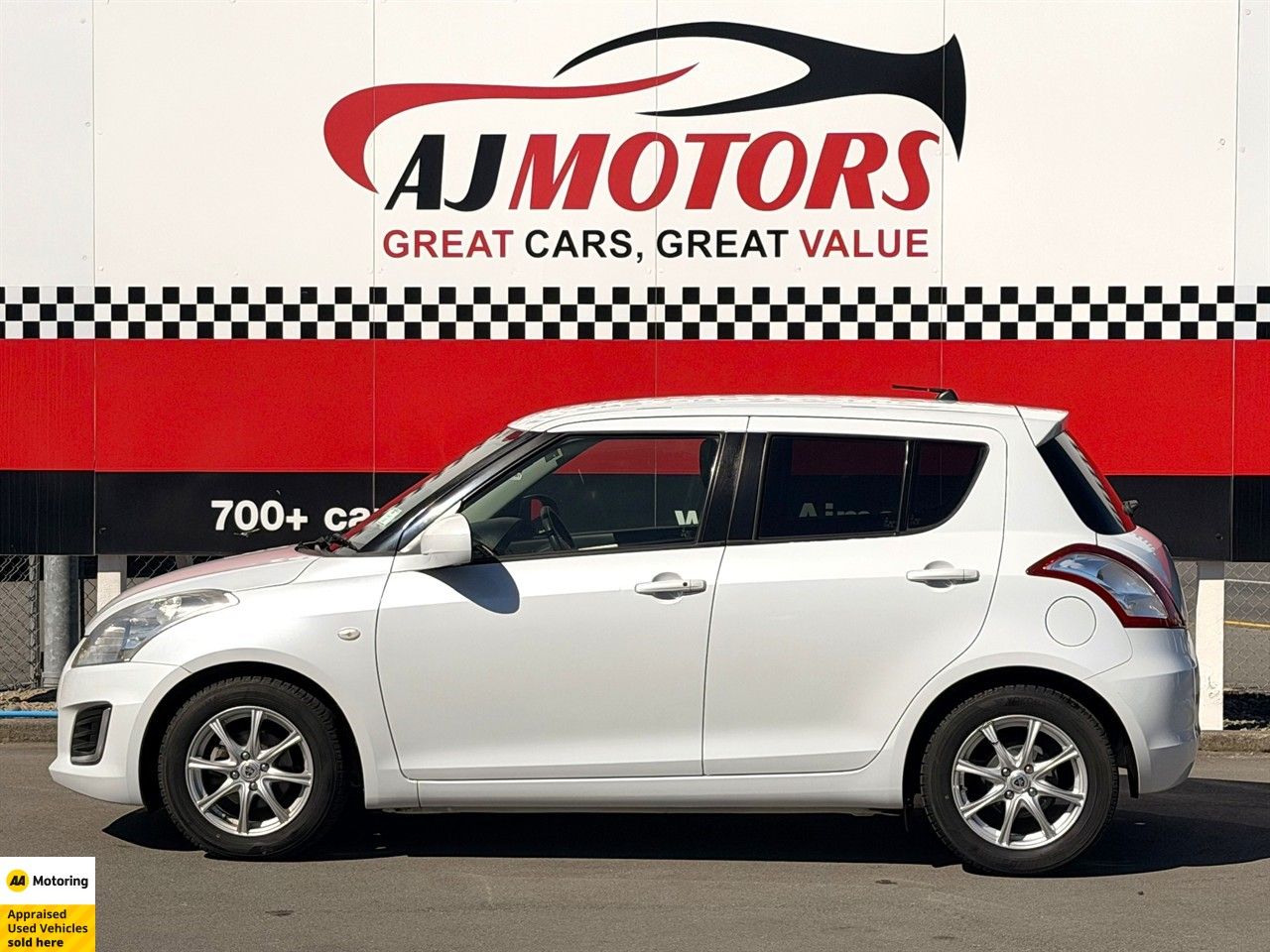Vehicle image 5
