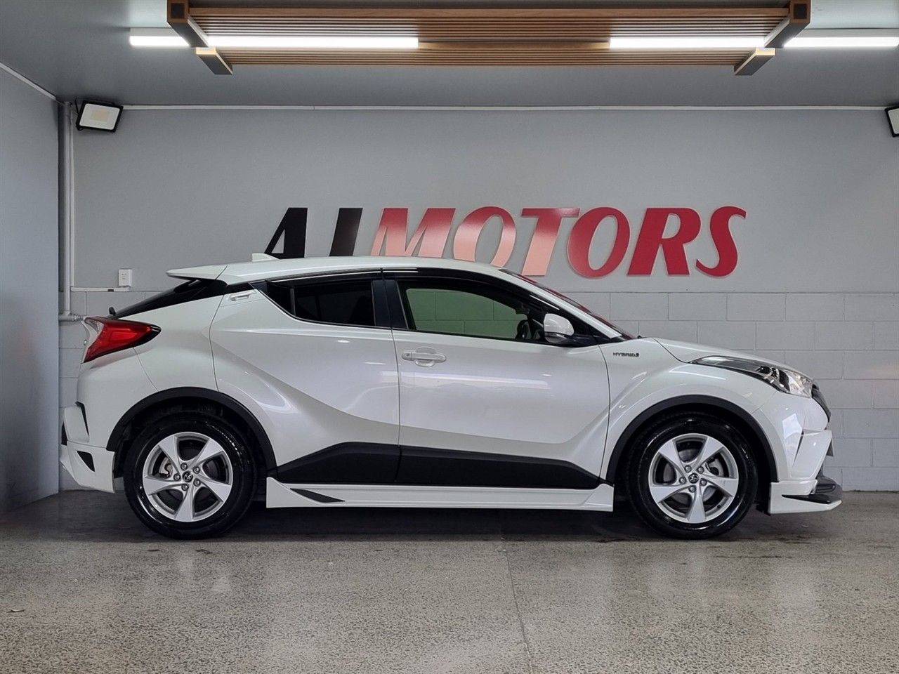 Vehicle image 5