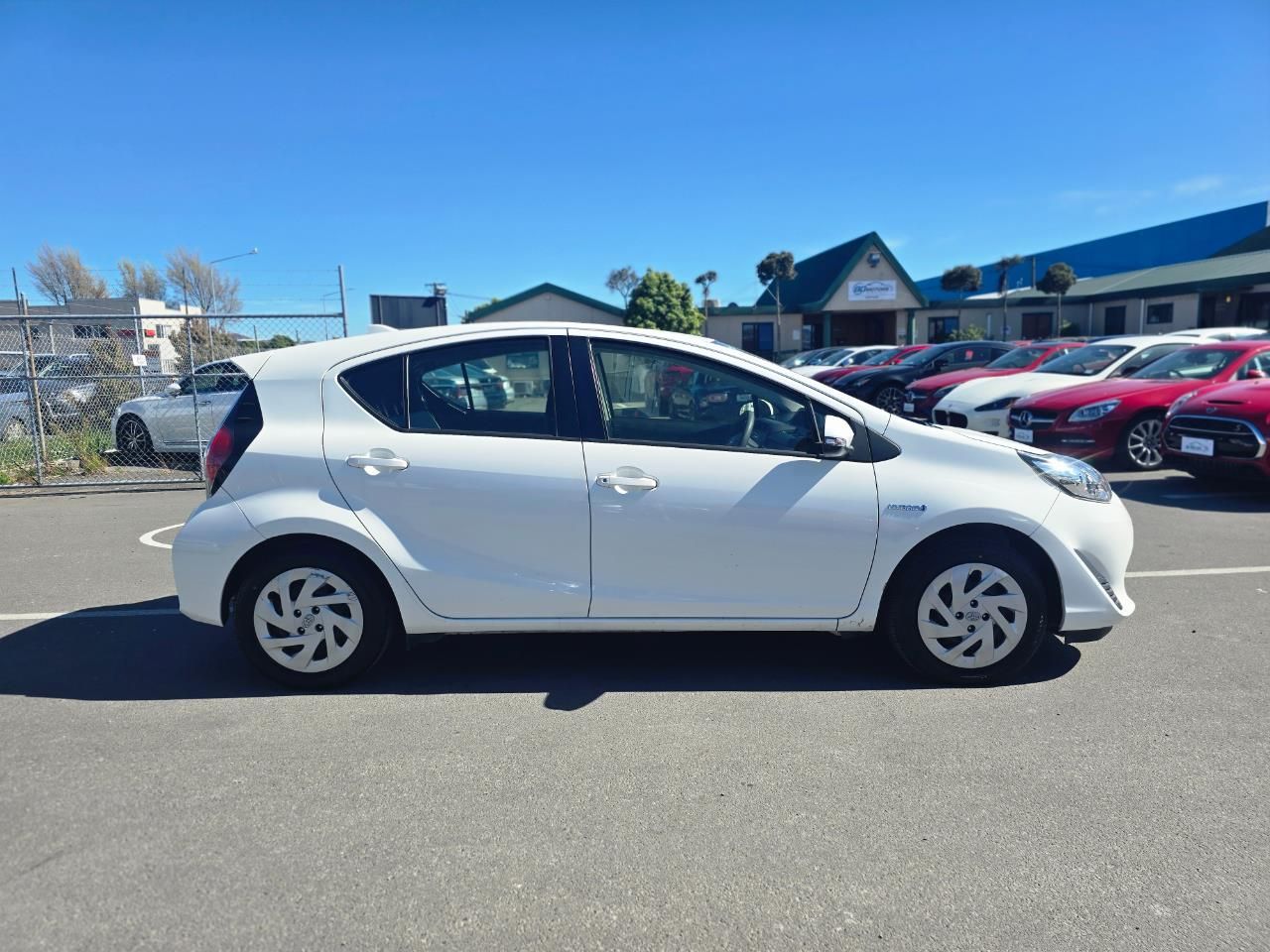 Vehicle image 4