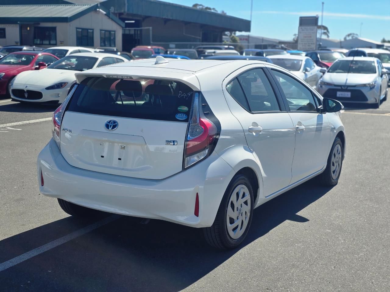 Vehicle image 5