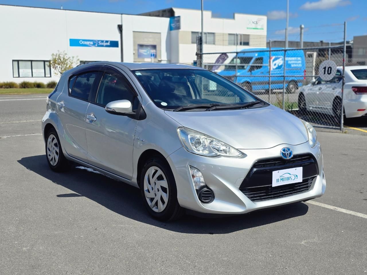 Vehicle image 3