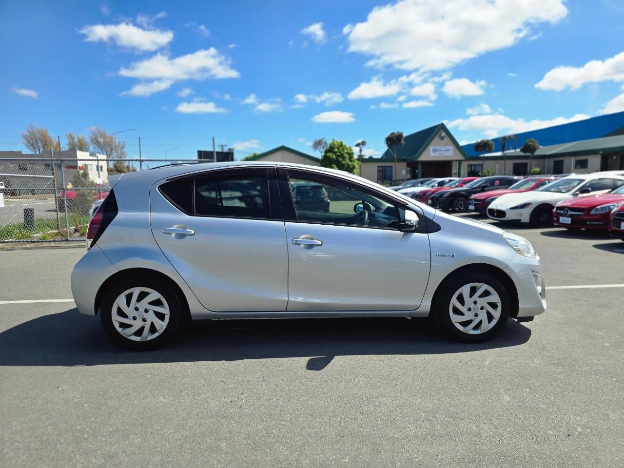 Vehicle image 4