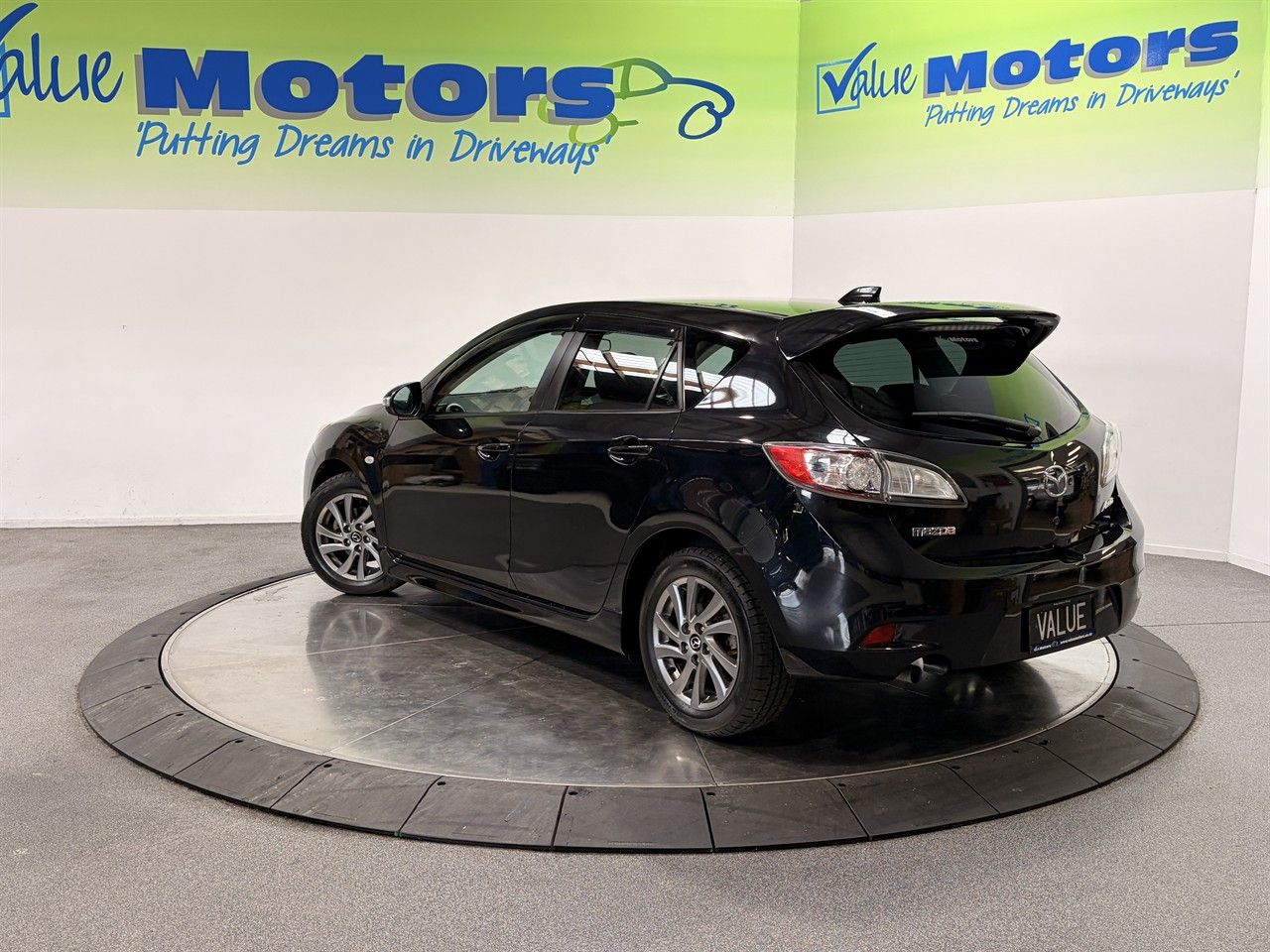 Vehicle image 5