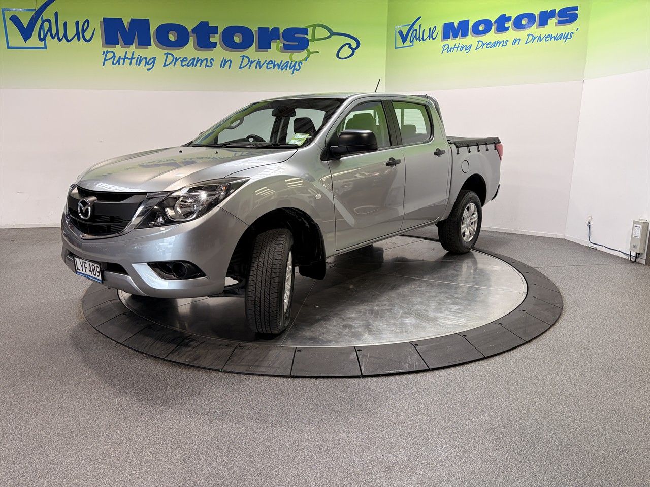 Vehicle image 3