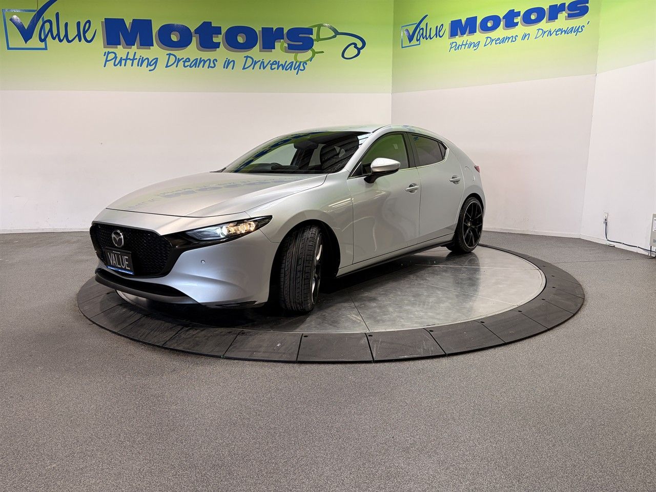 Vehicle image 3