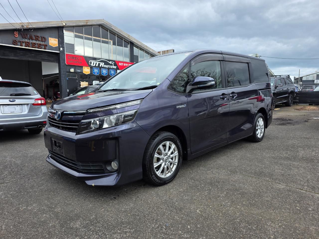 Vehicle image 4