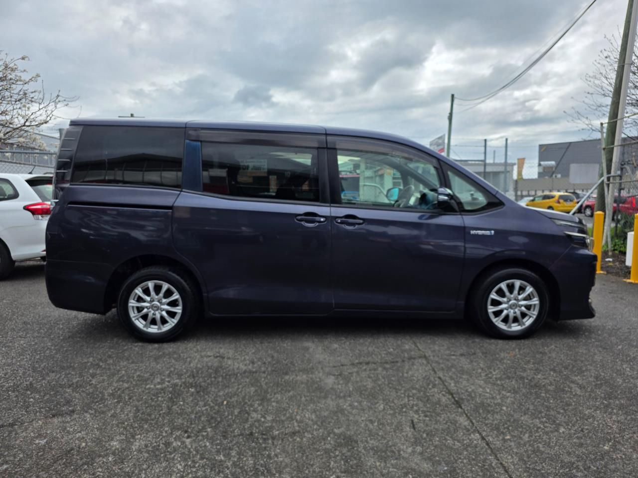 Vehicle image 5