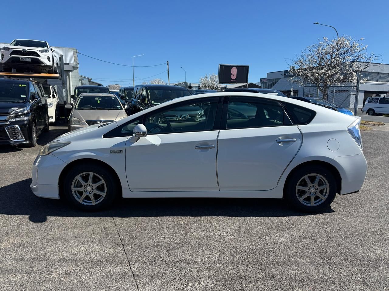 Vehicle image 5