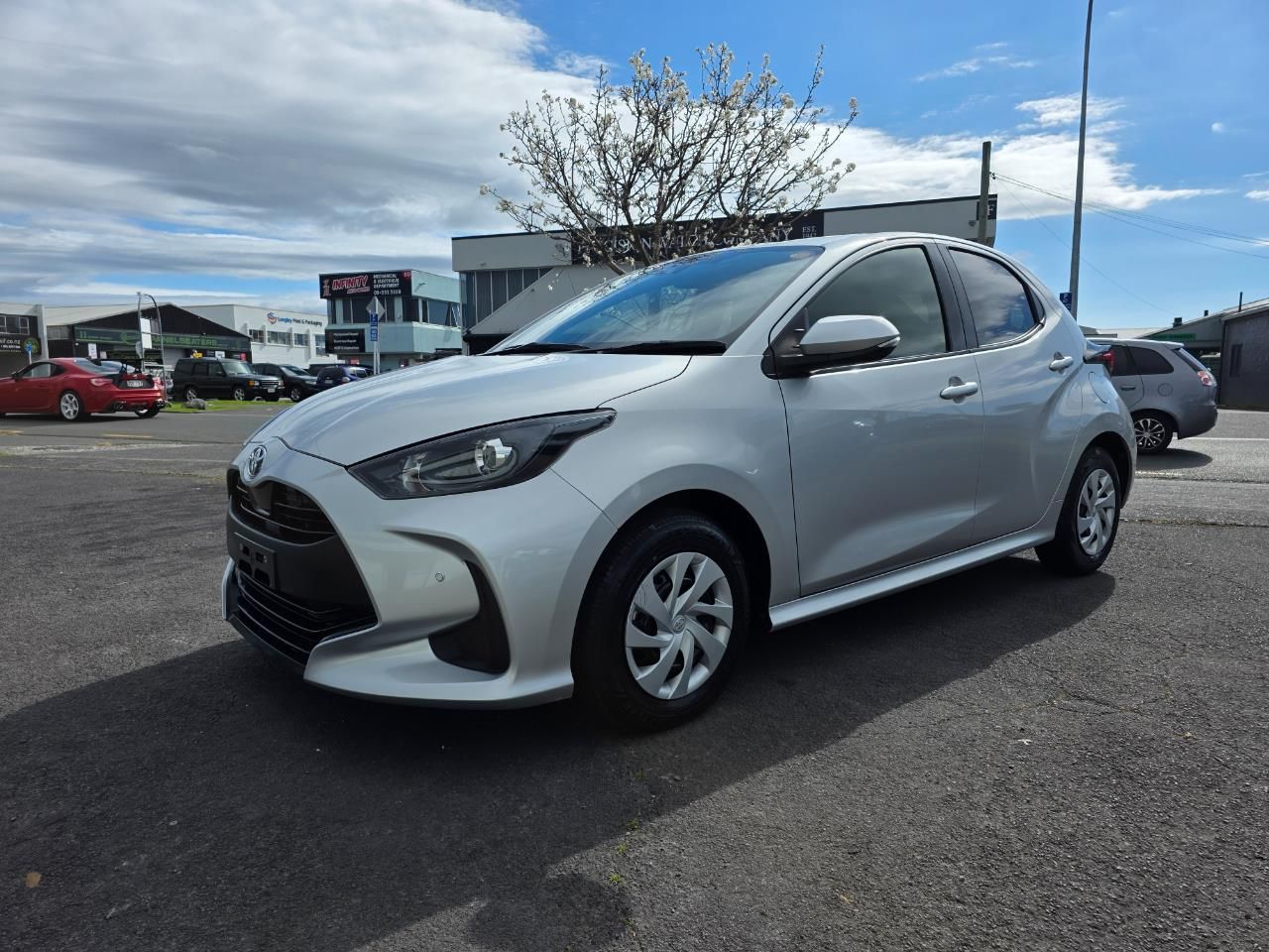 Vehicle image 4