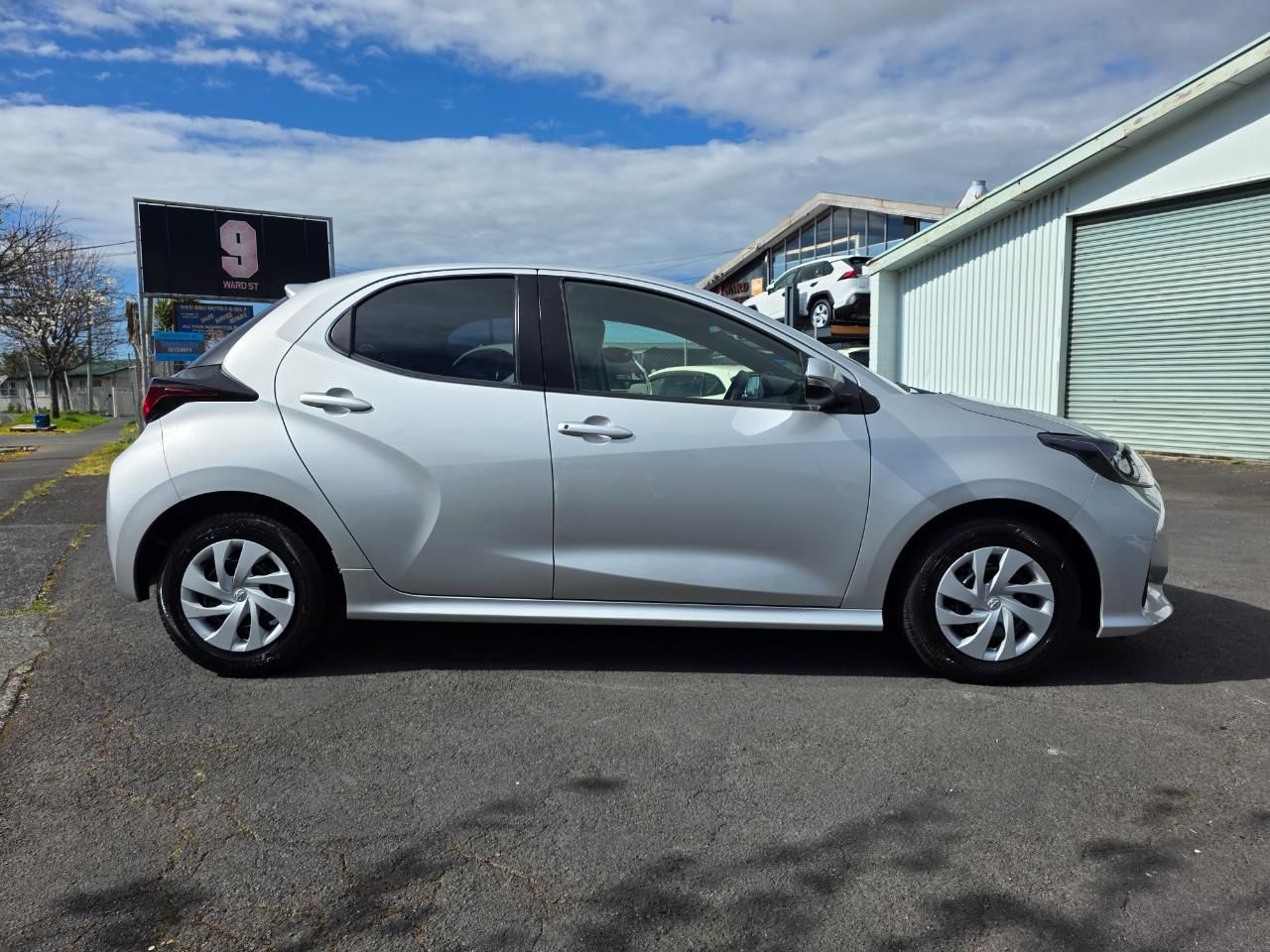 Vehicle image 5