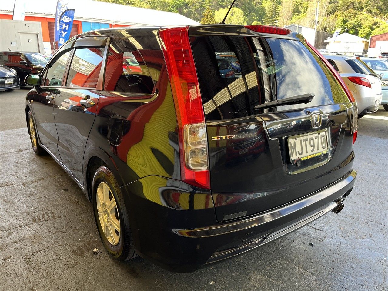 Vehicle image 4