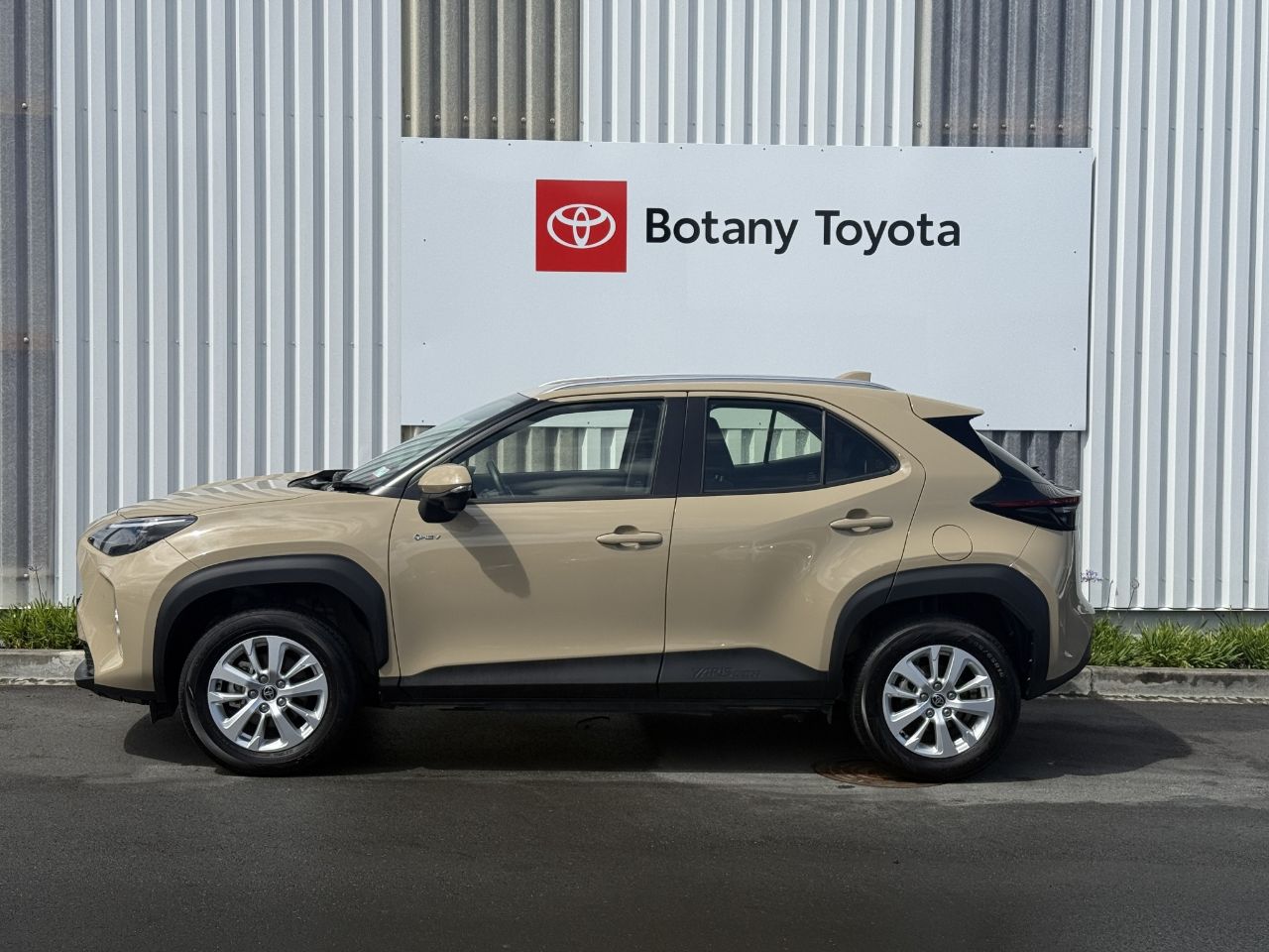 Vehicle image 5