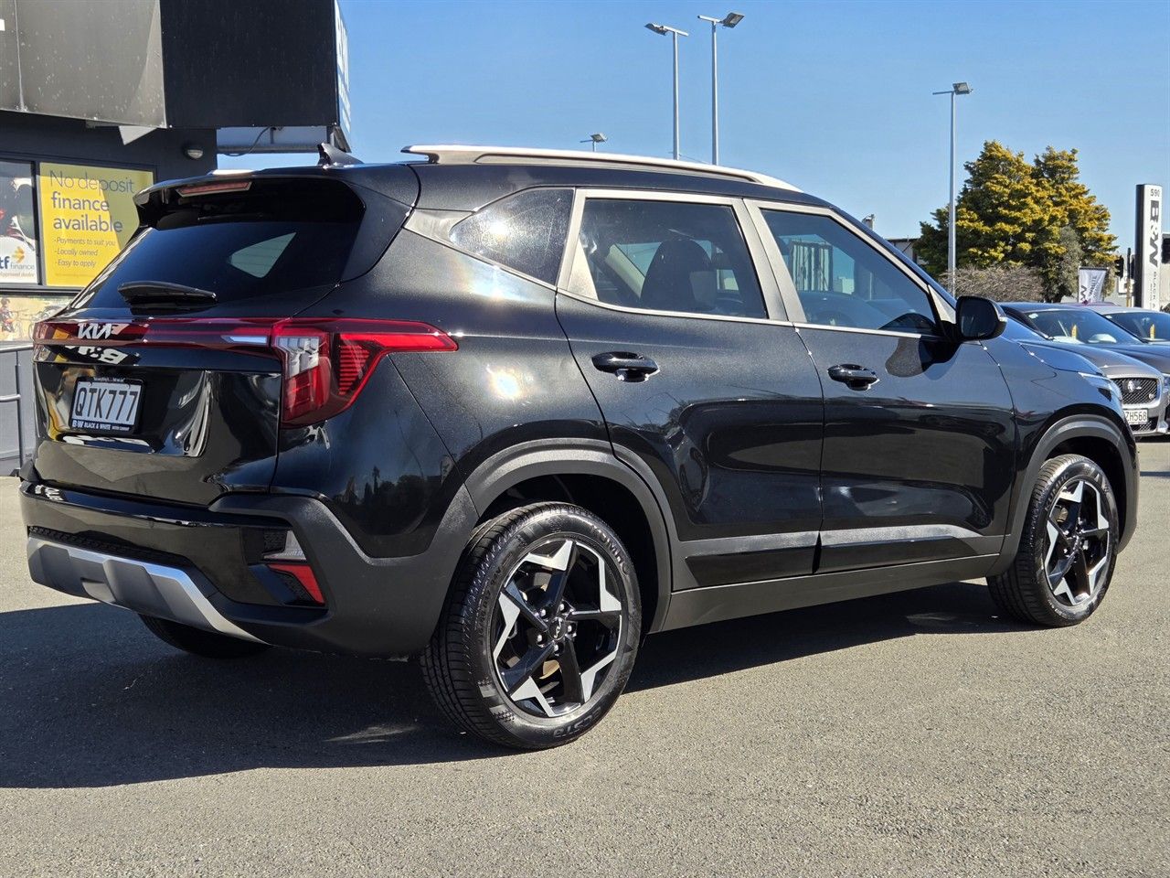 Vehicle image 3