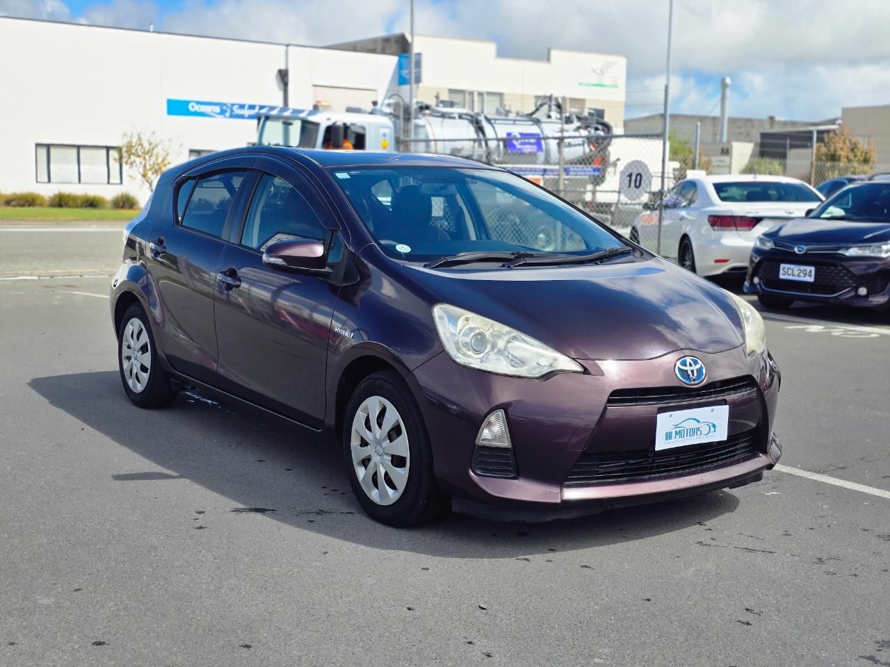 Vehicle image 3