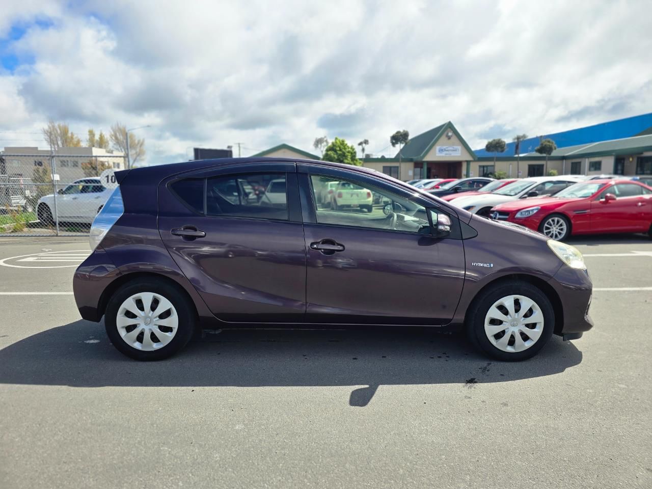 Vehicle image 4