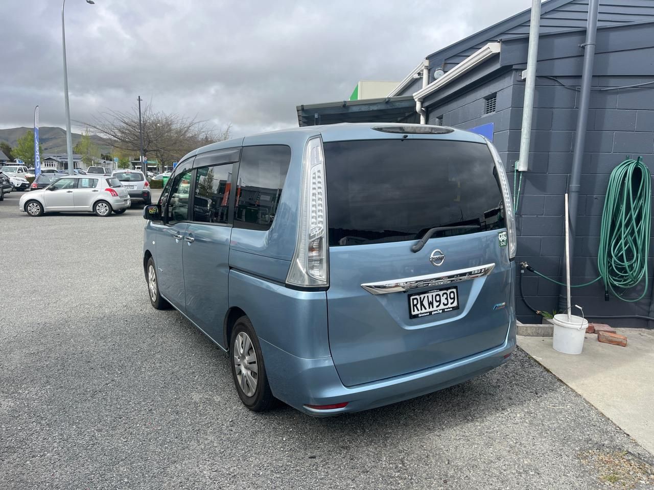 Vehicle image 4
