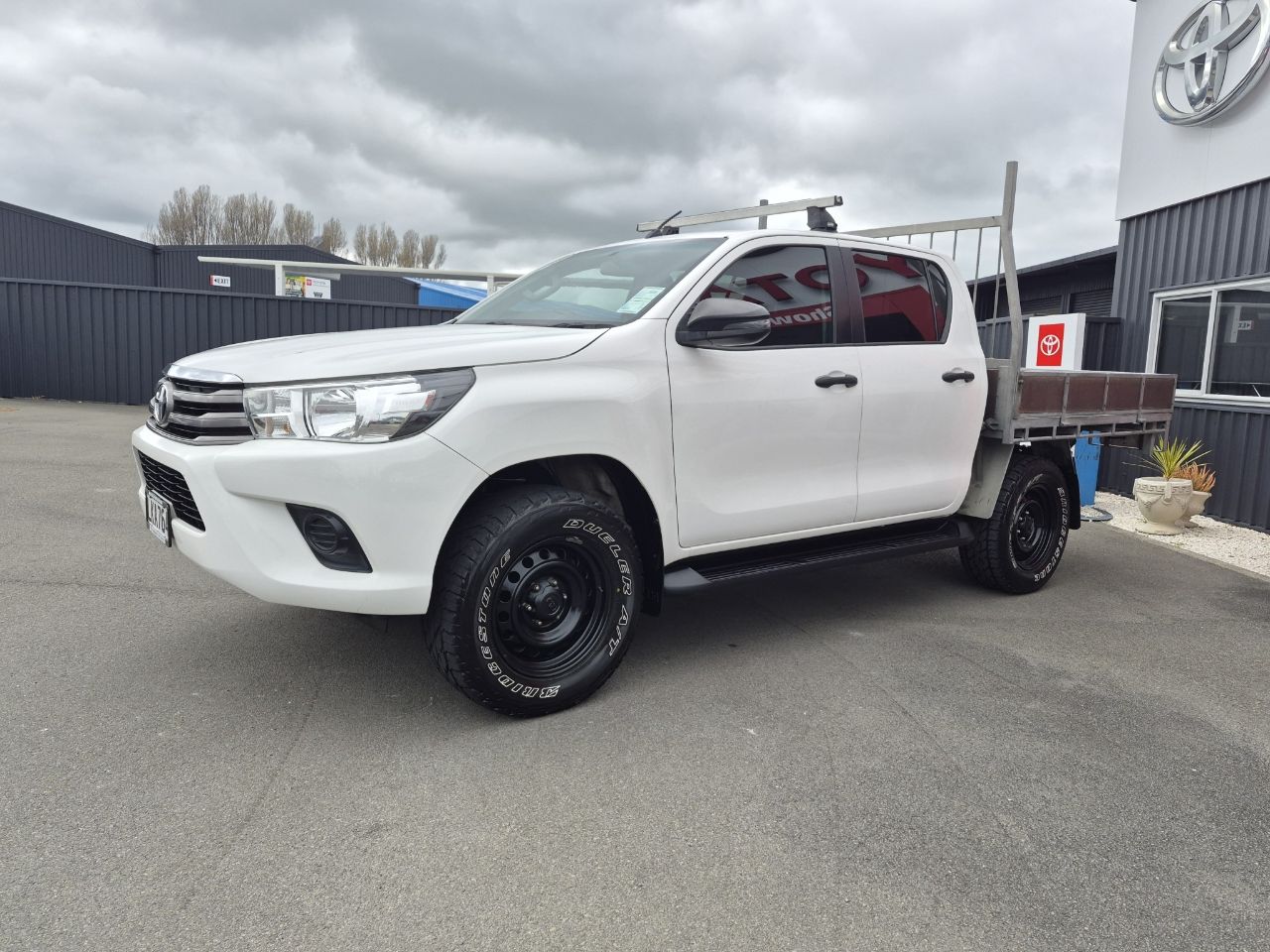 Vehicle image 5
