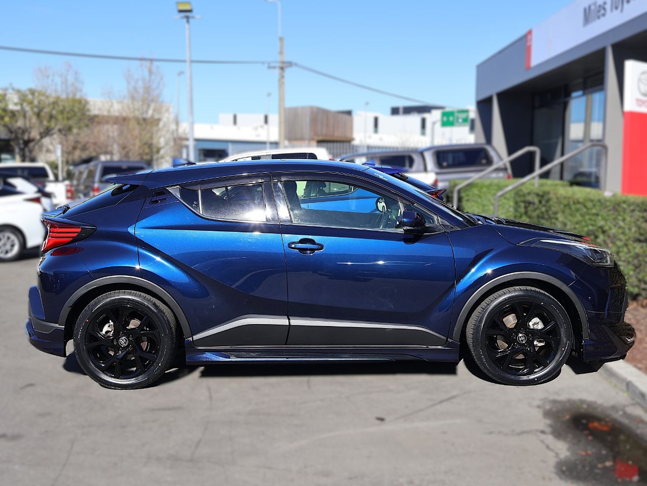 Vehicle image 4