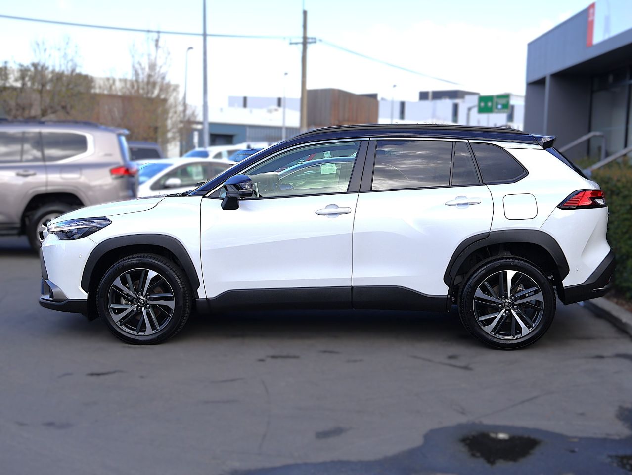 Vehicle image 4