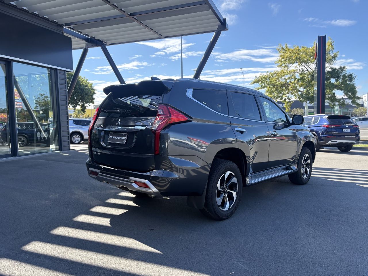 Vehicle image 3
