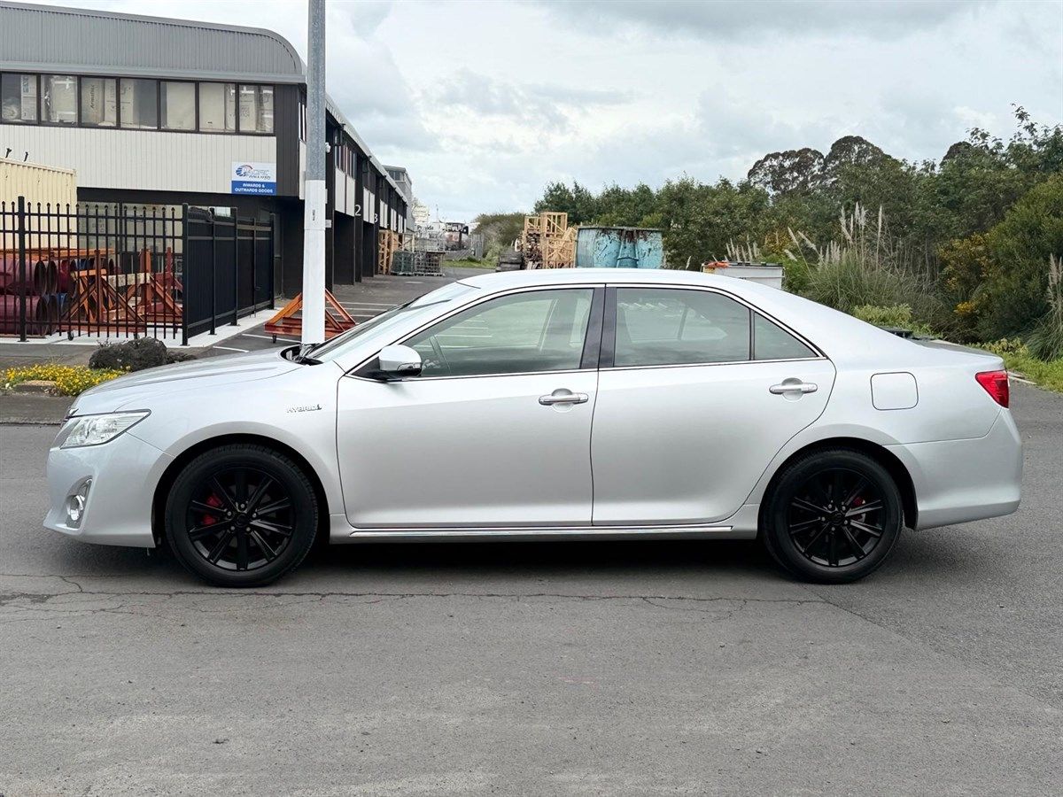 Vehicle image 5