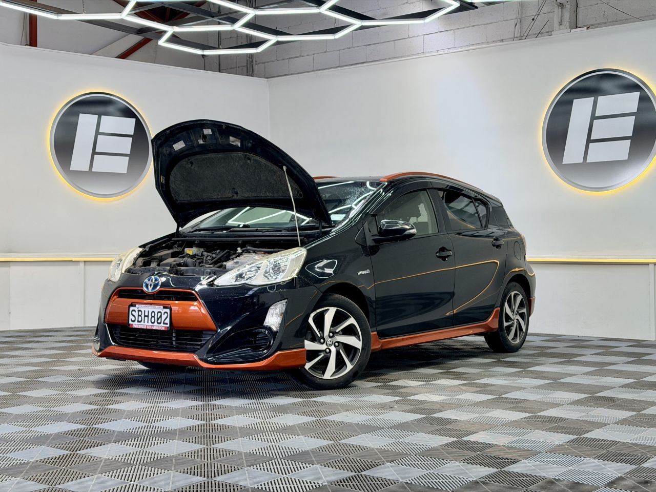 Vehicle image 3