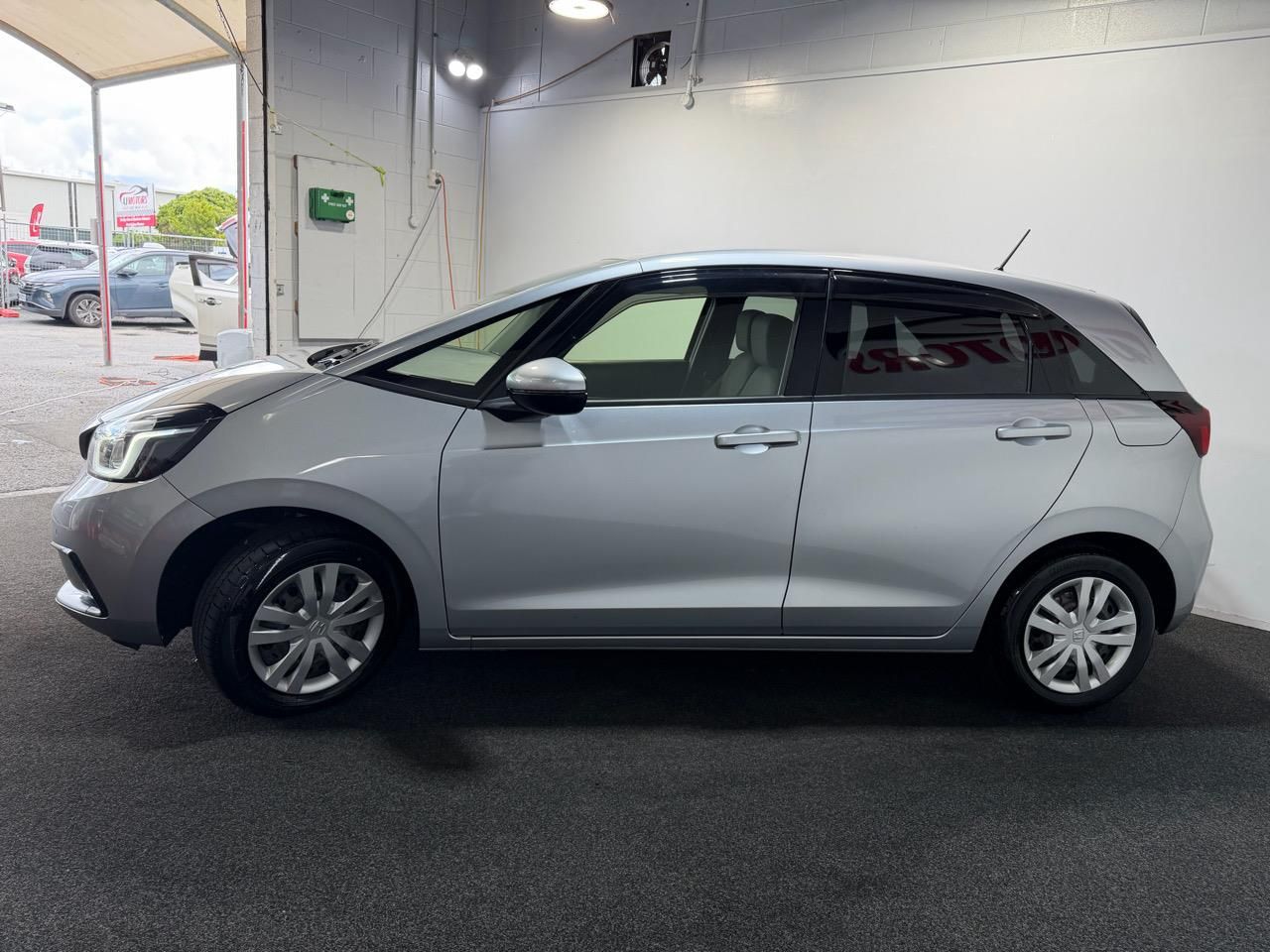 Vehicle image 5