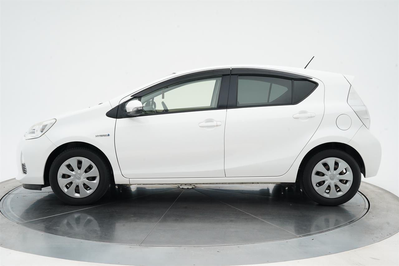 Vehicle image 4