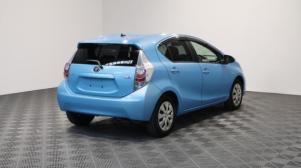 Vehicle image 5