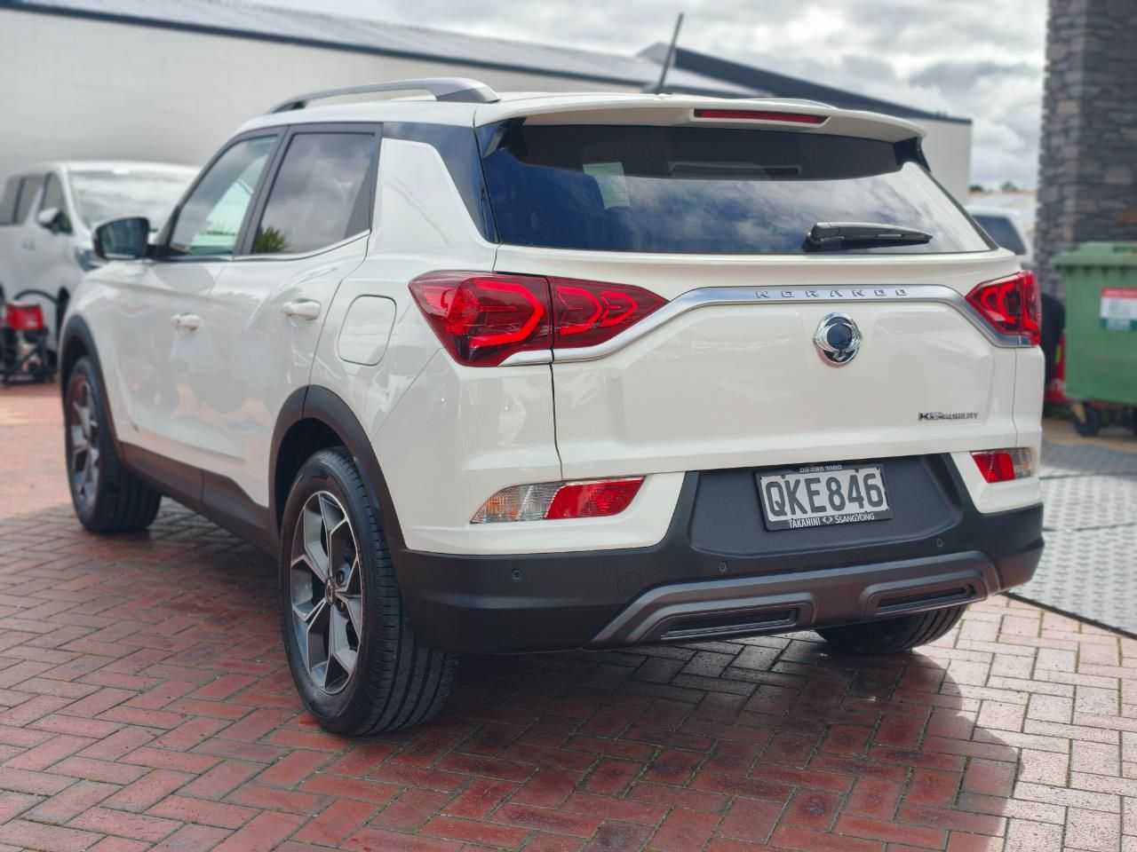 Vehicle image 5