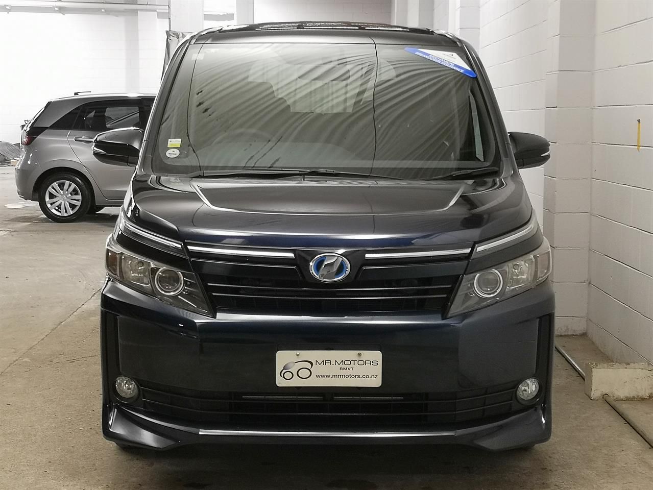 Vehicle image 4