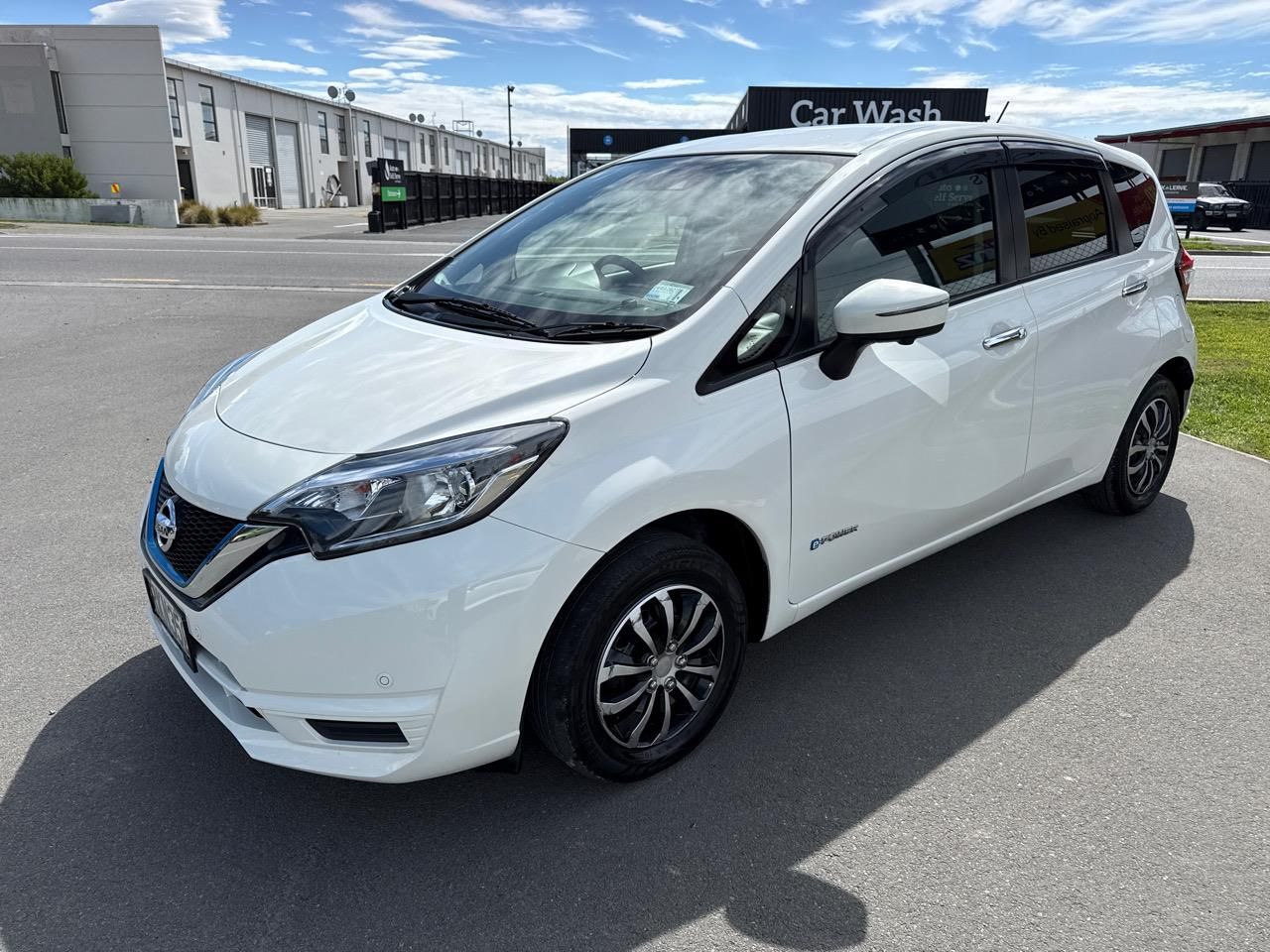 Vehicle image 4