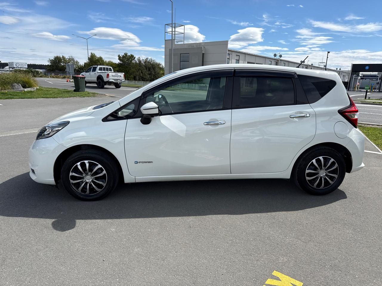 Vehicle image 5