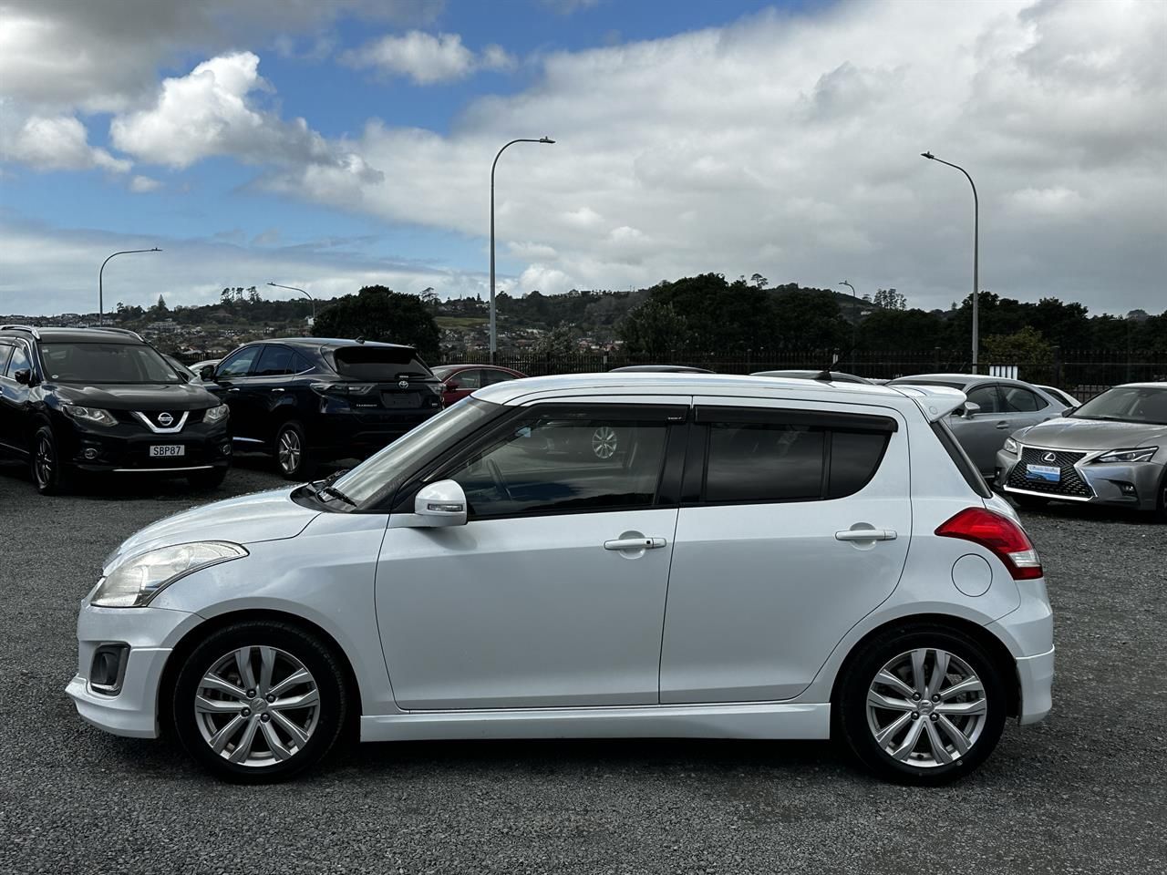 Vehicle image 4