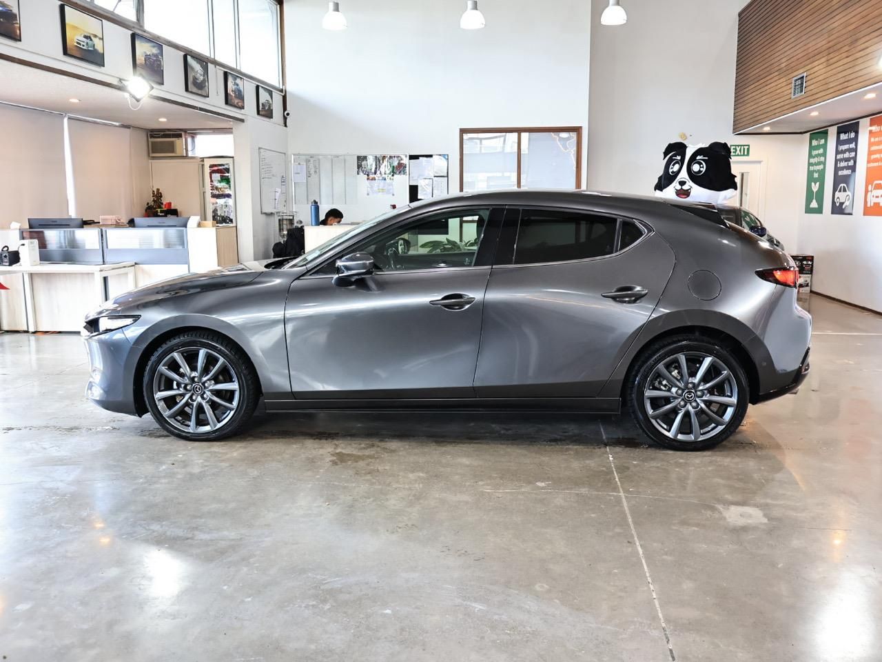 Vehicle image 4