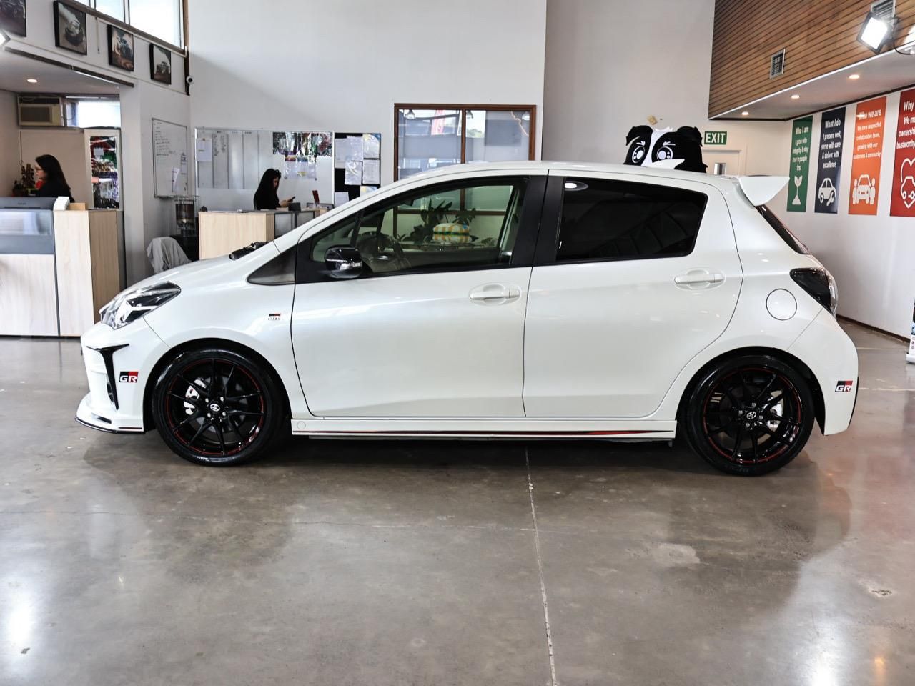 Vehicle image 4