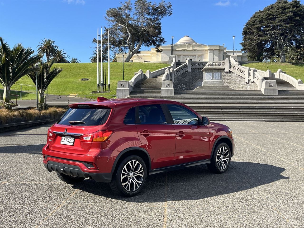 Vehicle image 5