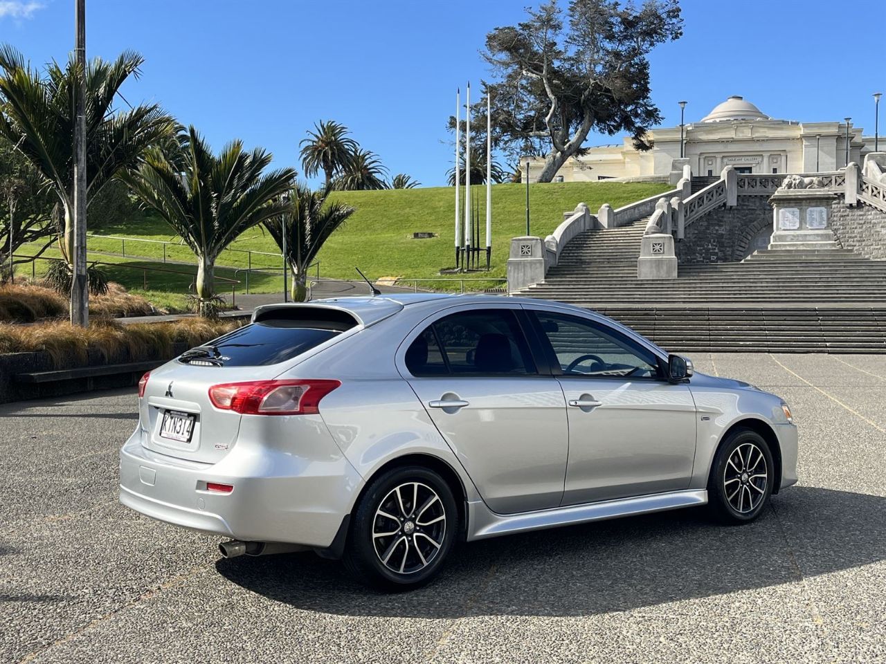 Vehicle image 5