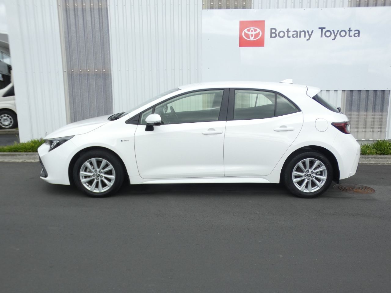 Vehicle image 5
