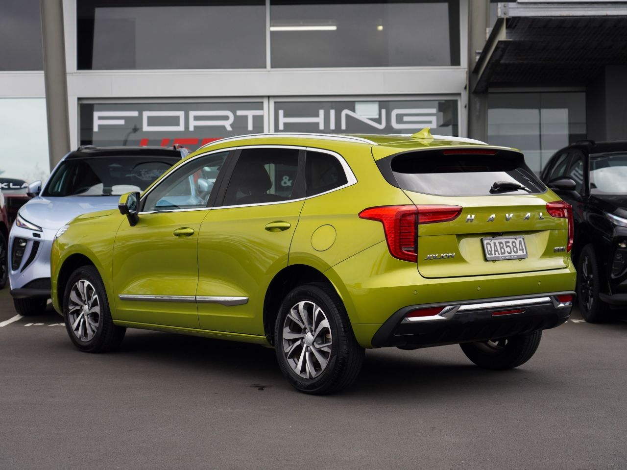 Vehicle image 5